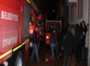 Eşi içerideyken evi ateşe verdi!