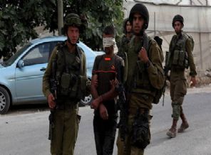 İsrail 21 Filistinliyi gözaltına aldı