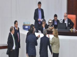 TBMM Genel Kurulu gergin başladı