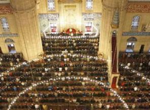 Cuma hutbesinde kadına şiddete karşı mesaj