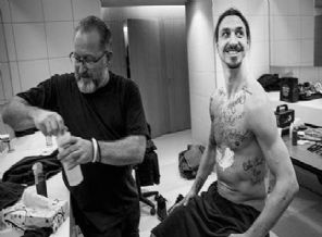 Ibrahimovic dövmeleri sildirdi