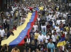 Venezuela yeniden sokağa döküldü