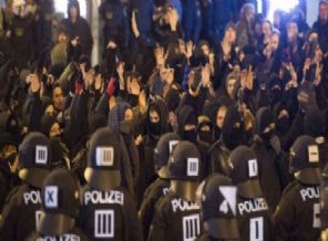 Almanya'da İslam düşmanları yine harekete geçti