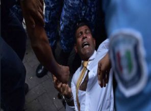 Eski devlet başkanı sürüklenerek mahkemeye götürüldü