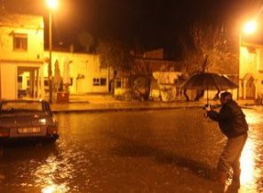 İzmir'de sel baskını