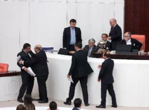 Meclis'te gergin anlar 'Çıldırtma beni başkan'