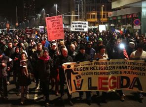 PEGIDA yine gösteri düzenledi