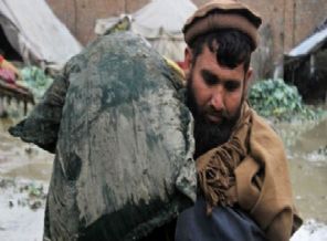 Bir köy çığ altında: En az 100 ölü