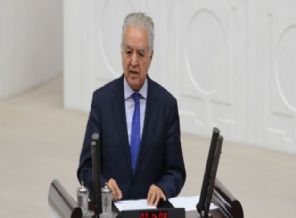 Esed'i savunan Loğoğlu'ndan PYD'ye övgü