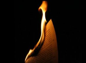 IŞİD, bütün kitapları yok ediyor!