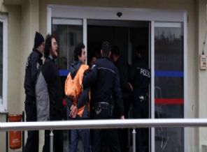 Meclis önünde bildiri dağıtan 8 kişi gözaltında