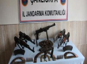 Şanlıurfa'da, silah ve mühimmat ele geçti