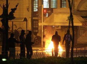 Atina'da sokaklar yine karıştı