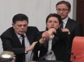 Bahçekapılı rahatsızlandı, görüşmelere ara verildi