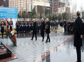 Bakü'de Hocalı için anlamlı tören