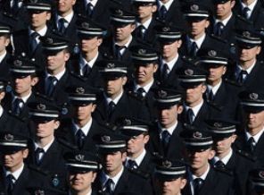 Polis alımında üst yaş sınırı 30'a çıkarıldı
