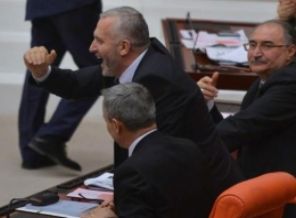 Beşiktaş sevinci Meclis'e de sıçradı