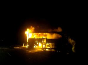 Yolcu otobüsü alev aldı