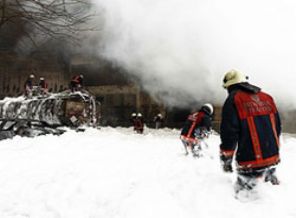 Korkutan fabrika yangını