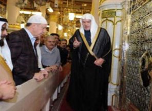 Erdoğan Hz. Muhammed'in kabri başında