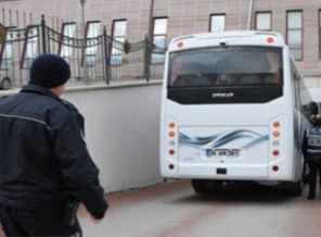 20 polis adliyeye sevk edildi