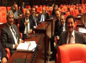 AK Parti’de '3 dönem sonu' özçekimi