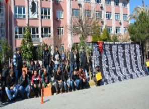 Somalı madenciler eyleme başladı