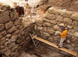 Tarih öncesine ait mabed bulundu