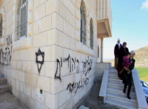 Evlerin duvarlarına 'Araplara ölüm' yazdılar