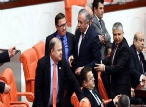 Meclis yine karıştı