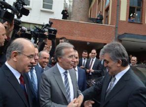 Cami avlusunda sürpriz buluşma