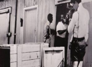 Kendisini Avustralya'ya kargoyla postaladı