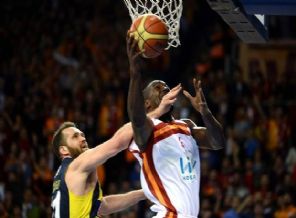 Galatasaray, 6 oyuncuyla Fener'i devirdi