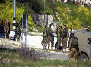 İsrail Filistinli 5 gazeteciyi gözaltına aldı