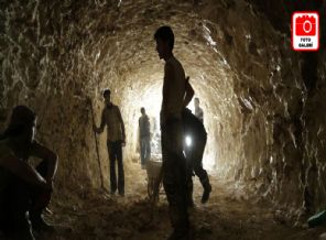 Dağa mağara kazıp hastane yaptılar