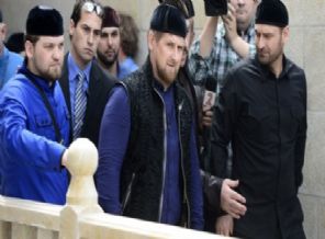 Muhalif lidere kurşun Kadirov'a madalya