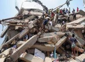 Fabrika'da facia: 40 işçi enkaz altında