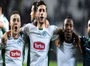 'Müslüman olmayı düşüyorum'