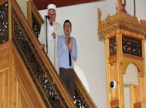 Cuma hutbesi işaret diliyle engellilere aktarıldı