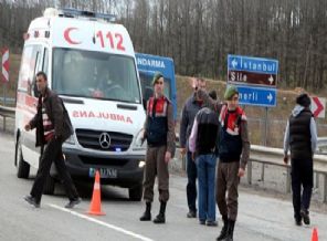 Otomobil TIR'a arkadan çarptı