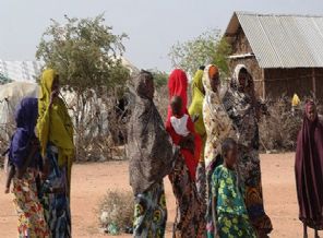 700 bin kişilik kampta 'açlık ve savaş' korkusu