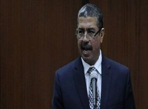 Başbakan ve bakanların ev hapsi kaldırıldı