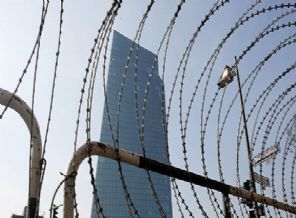 Avrupa Merkez Bankası olaylarla açıldı