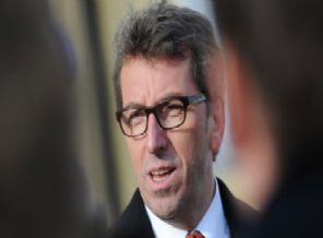 Devlet bakanına 16 ay hapis