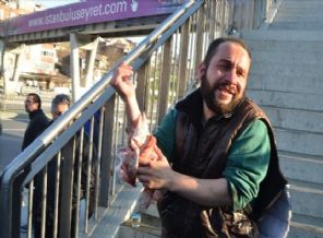 Sakallı genci 'IŞİD üyesi' diye darp ettiler