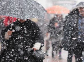 İstanbul sabaha kar yağışıyla uyandı