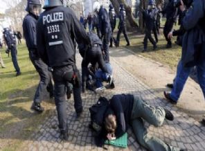 Almanya'da sokaklar kaynıyor!