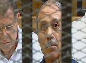 Mübarek'in İçişleri Bakanı beraat etti