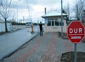 Cezaevine ziyaretine gelen karısını öldürdü