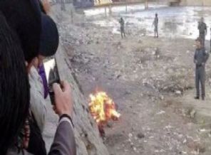 Kuran'ı yakan kadın linç edip yaktılar